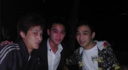 赵雅芝的三个儿子, 两个与前夫所生, 小儿子被赞最帅星二代