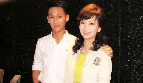 赵雅芝的三个儿子, 两个与前夫所生, 小儿子被赞最帅星二代