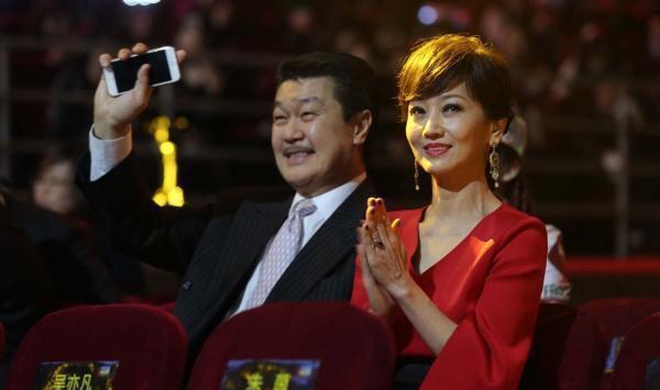 赵雅芝的三个儿子, 两个与前夫所生, 小儿子被赞最帅星二代