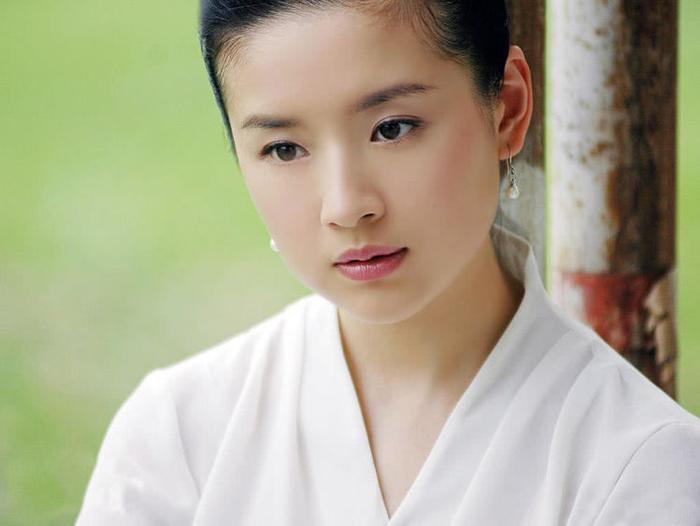 网络票选“讨厌女星排行前20位”，李小璐，董洁，杨幂却靠最前