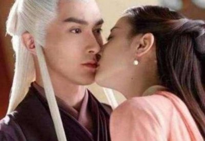 ​吻戏最多的4部神剧，据说男主在拍戏时，嘴都被亲破皮了