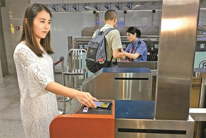3秒闪付过闸机！广深城际铁路在全国首次实现“刷手机”进站