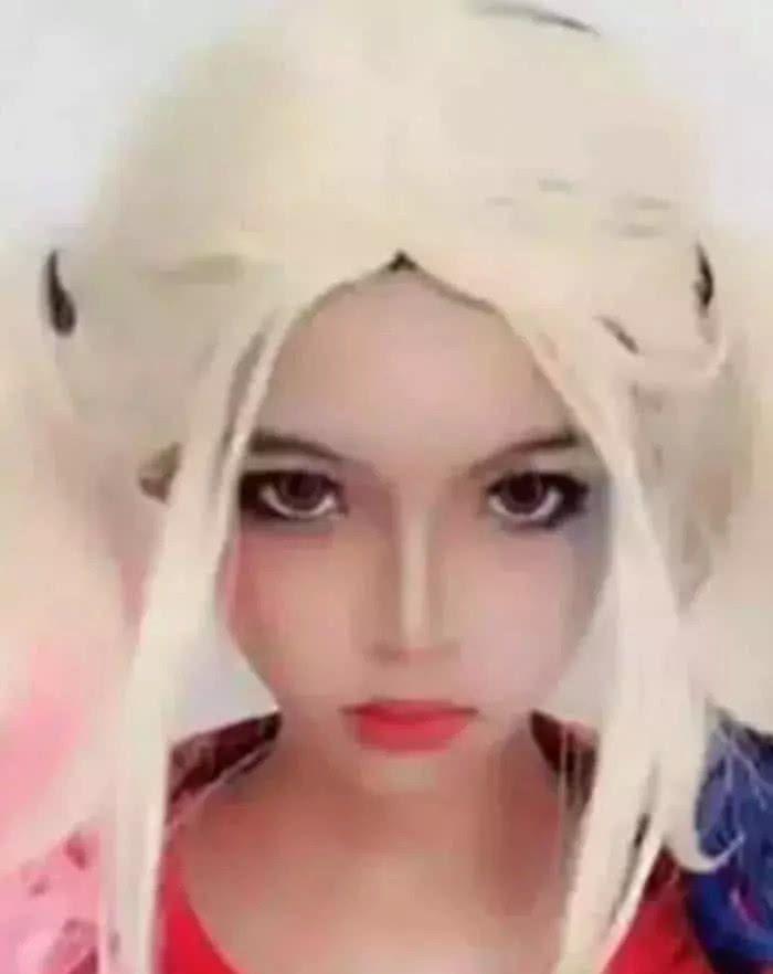 全网最火“小丑女”走红后,小学生cos,网友:逆天化妆术!