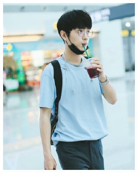 肖战最爱喝的一种饮料，00后却嫌弃难以下咽，粉丝心疼：别喝了