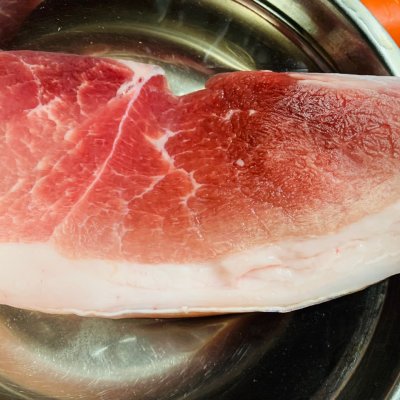 红萝卜炒肉怎么做好吃（超简单的胡萝卜炒肉教程）