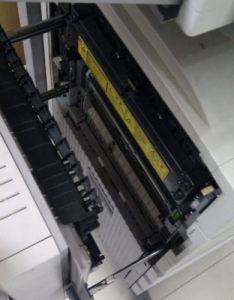 ​复印机卡纸了怎么弄出来？复印机卡纸故障的处理方法