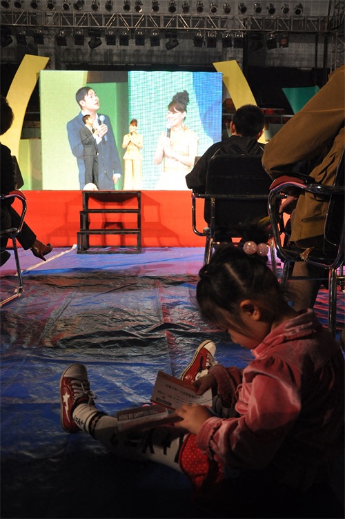 小沈阳最帅气照片,多年前与妻子沈春阳同台演出现场照