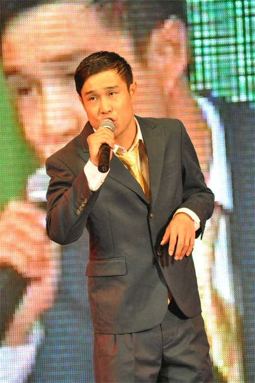 小沈阳最帅气照片,多年前与妻子沈春阳同台演出现场照