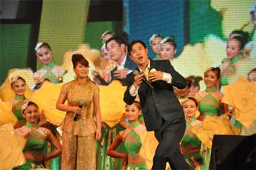 小沈阳最帅气照片,多年前与妻子沈春阳同台演出现场照