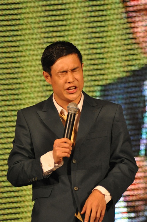 小沈阳最帅气照片,多年前与妻子沈春阳同台演出现场照