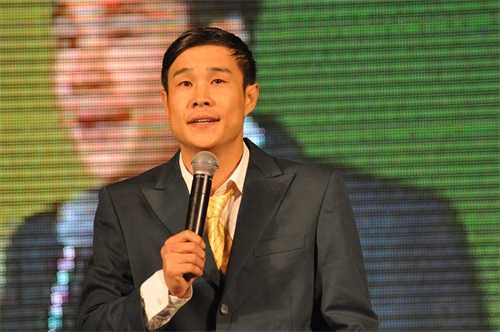 小沈阳最帅气照片,多年前与妻子沈春阳同台演出现场照