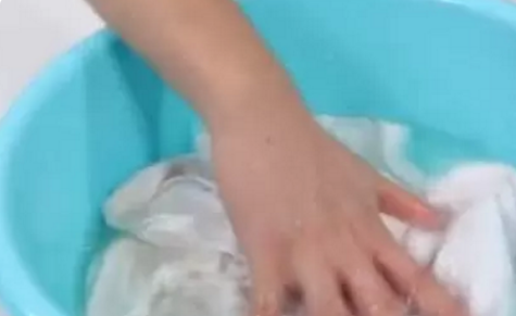 衣服发黄怎么清洗最有效,白衣服发黄怎么洗可以变白图4