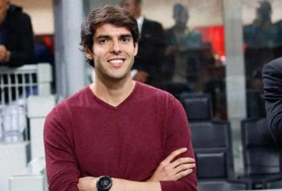 ​足坛最帅男神卡卡：曾与妻子恩爱10年离婚，二婚娶小13岁超模