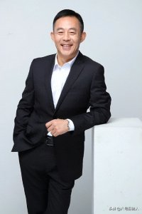 ​“铁打的侯勇流水的妻”：房子越换越大，老婆越换越小？