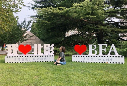 搞笑担当于莎莎，其实是美女，北京电影学院学生照