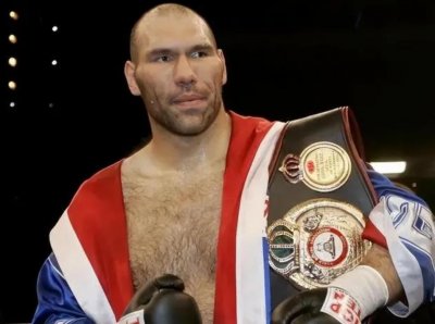 ​东方巨兽瓦鲁耶夫：曾击败霍利菲尔德，退役从政，妻子矮50cm