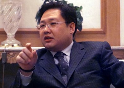 ​亿万富豪徐明：44岁病死狱中，留百亿遗产和明星妻子，如今怎样？