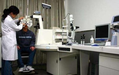 ​配眼镜去医院还是眼镜店，青少年最好去医院（其他人随意）