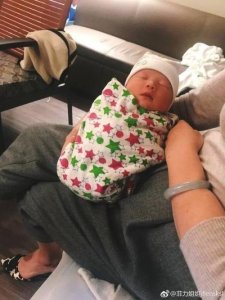 ​王思聪前女友雪梨美国生下男宝 自曝产子过程想叫老公杀了她