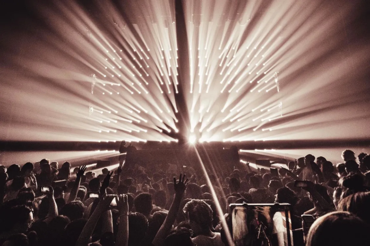 杭州最大的酒吧是哪个（一文了解杭州酒吧的天花板）