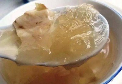 ​银耳用温水泡发还是冷水泡发（银耳用热水泡发还是冷水泡发）