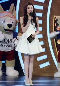 ​主持人宁辛：我国第一位女性体育主播，和丈夫分居22年无儿女