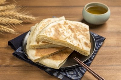 ​饼硬、干燥、咬不动！教你正确做法，轻松做出柔软多层的美味烙饼