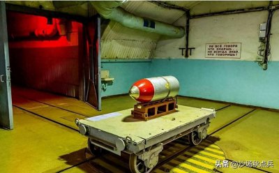 ​我们宣布中子弹为常规武器？还有三个国家有中子弹，我们不会犯傻