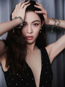 ​《灿烂的风和海》：钟楚曦的演技争议与央视剧作的失误分析