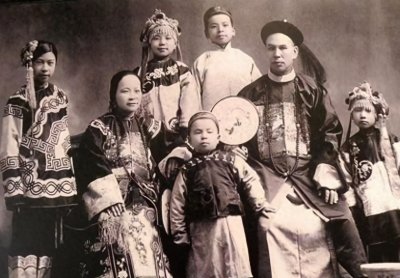 ​1949年后废除一夫多妻政策。 姨太太们怎么办？