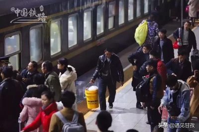 ​一个桶，春运最接地气的“行李箱”