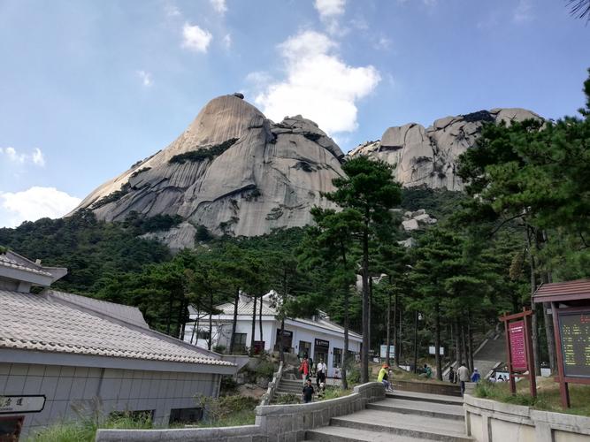 1、第二天，天柱山游船游到石鼓景区。