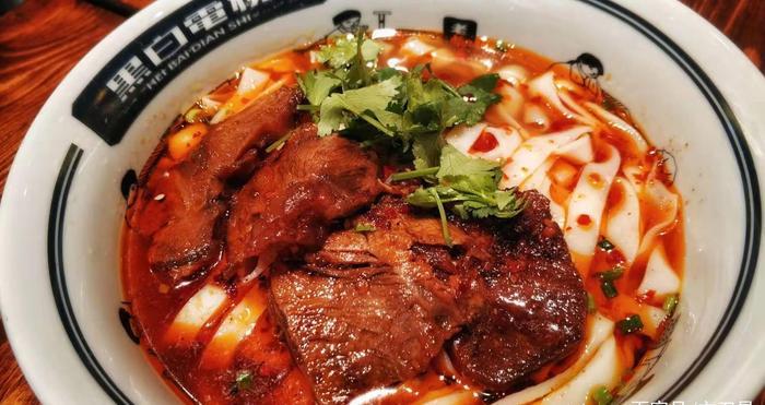 黑白电视，长沙小吃集市，和火宫殿一样，汇集所有长沙名小吃