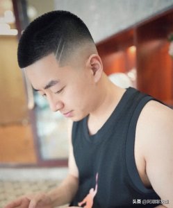 ​男生“两边铲”发型真的太帅了，建议剪这3款，剪完清爽且帅气！