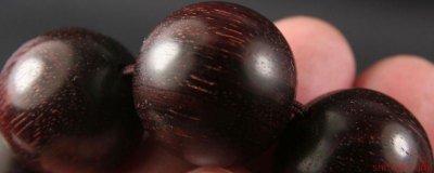 ​黑骨茶和小叶紫檀区别 黑骨茶和小叶紫檀区别