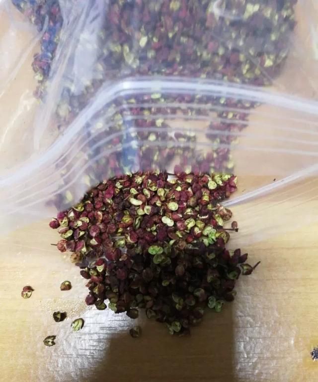 吃花椒粉有什么好处，炒菜时锅里放花椒粉有何益处？图7