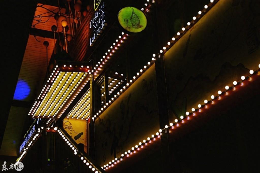 实拍深夜无人街道,只有点点星光,适合思考人生