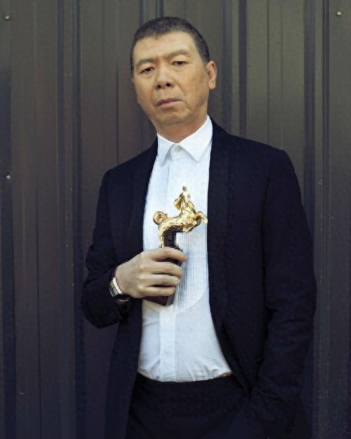 冯小刚的两婚两妻:前妻张娣至今未婚,现任徐帆至今不生育