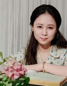 ​琼瑶年轻时的照片曝光，原来她的古典美是如此动人心弦