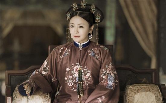 富察皇后临死前,最牵挂的人并不是魏璎珞,而是这个14岁女孩