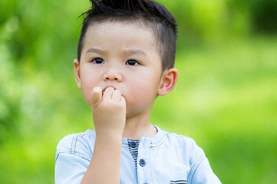 ​从小爱咬指甲的孩子，难逃2种结局，爱咬指甲的真相在这，你要懂