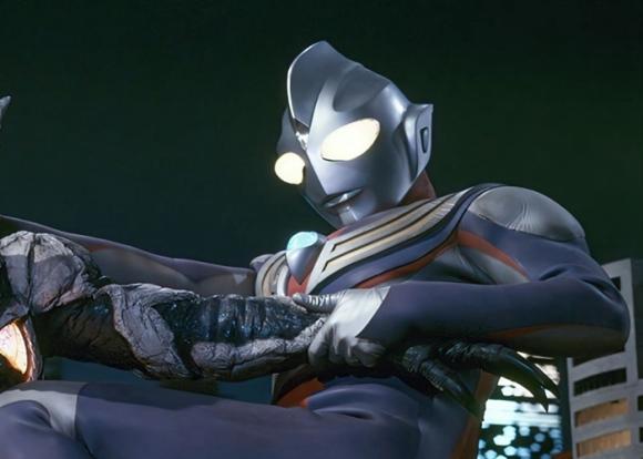 初代奥特曼跟迪迦奥特曼哪个厉害(三代奥特曼老大分别是迪迦)