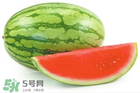 西瓜吃不完能用保鲜膜吗?西瓜放冰箱需要保鲜膜吗? 西瓜吃不完能用保鲜膜吗?西瓜放冰箱需要保鲜膜吗?