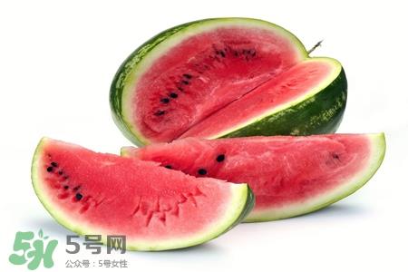 西瓜吃不完能用保鲜膜吗?西瓜放冰箱需要保鲜膜吗? 西瓜吃不完能用保鲜膜吗?西瓜放冰箱需要保鲜膜吗?