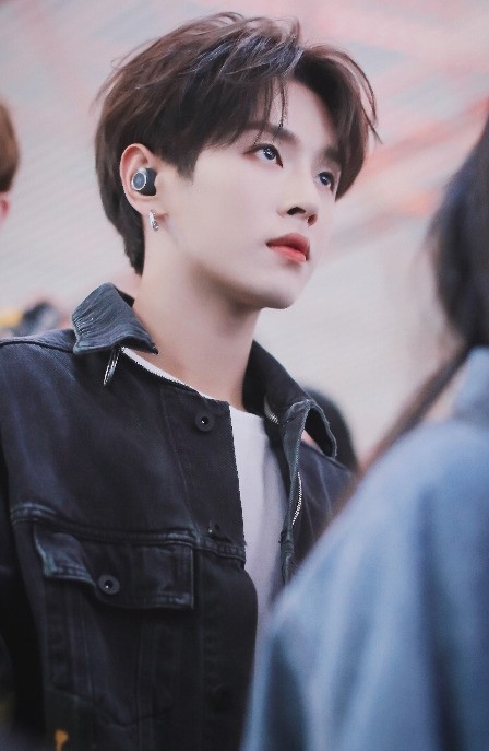 内地偶像歌手李汶翰