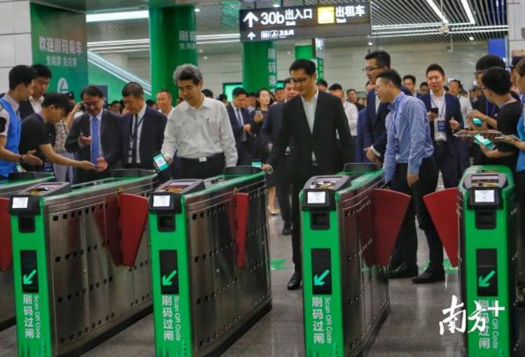 今天起深圳地铁可扫码乘小马哥亲自示范三种方式轻松过闸