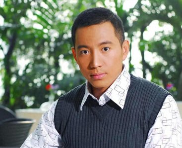 ​谷智鑫：事业巅峰拍戏坠马瘫痪，与女友相恋8年，未办婚礼成遗憾