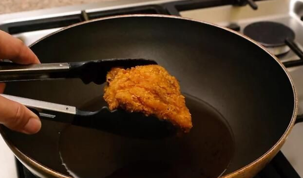 隔夜炸鸡如何烤箱回脆,炸鸡怎么保存第二天还是脆脆的呢图2