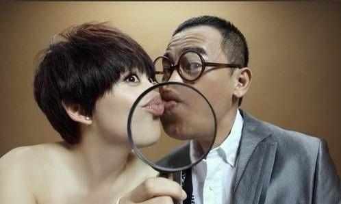 有一种宠溺叫陈小春与应采儿。他们俩才是天造地设的一对？