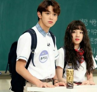 ​开个房都要粉丝花钱，私联多个粉丝还找富婆，黄旭熙又乱又荒唐